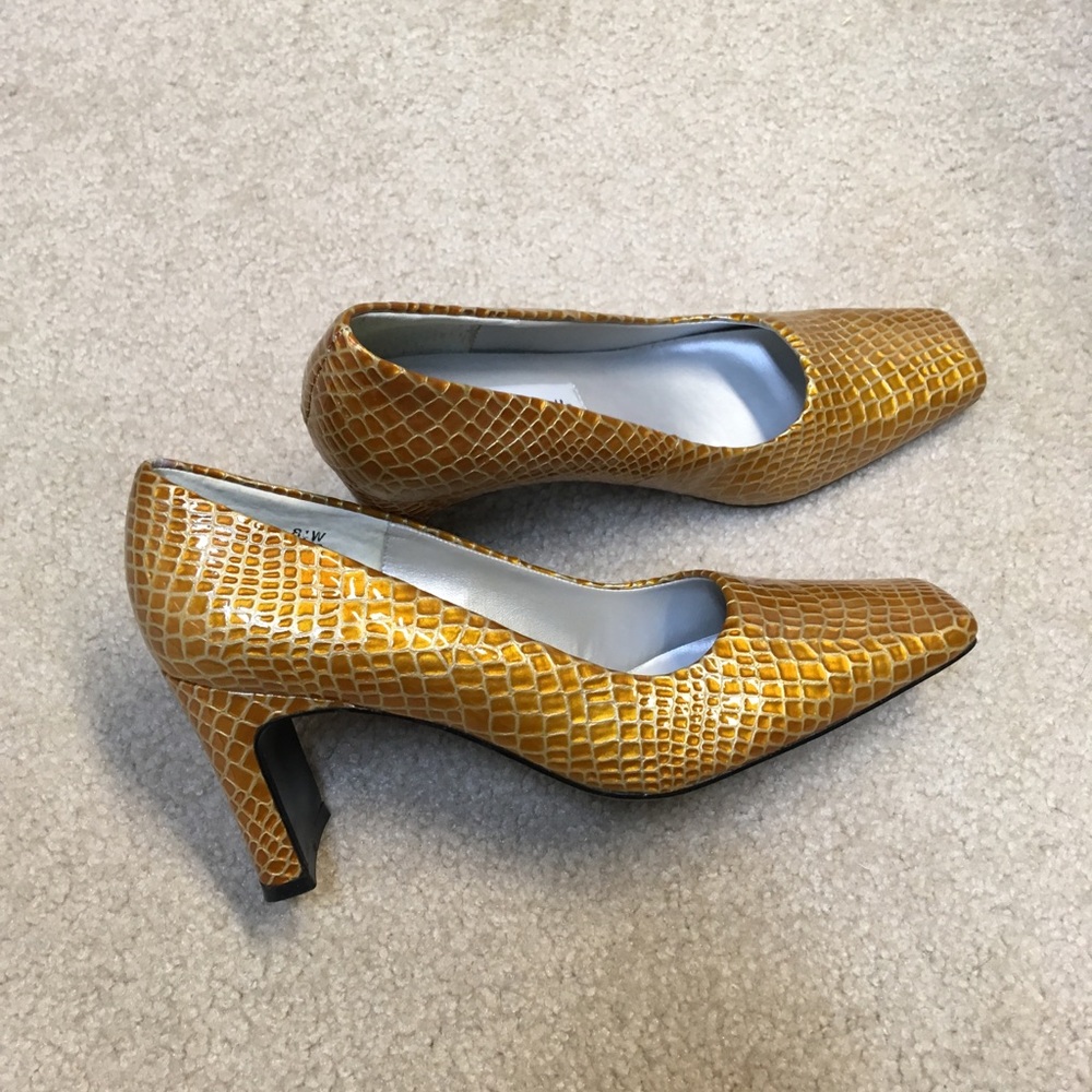 Shoes - Picture 5 of 5